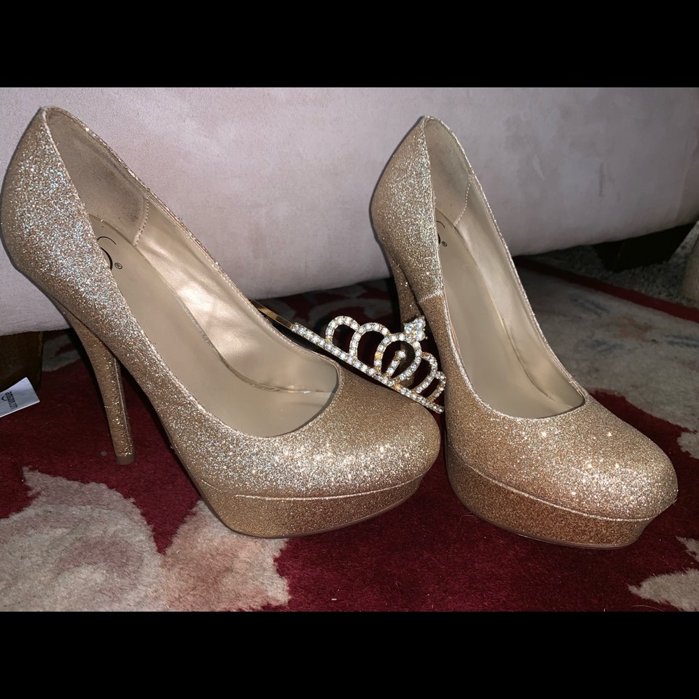 New w/out box 6in heels size 6.5